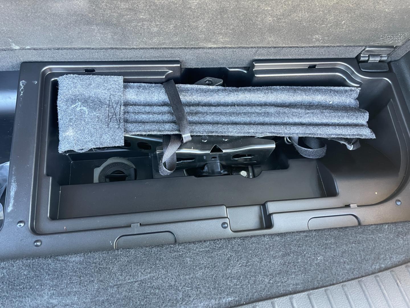 2021 Gray /Black Ford Expedition Limited 302A 4WD (1FMJU2AT0ME) with an 3.5L V6 DOHC 24V TWIN TURBO engine, 10 Speed Auto transmission, located at 11115 Chardon Rd. , Chardon, OH, 44024, (440) 214-9705, 41.580246, -81.241943 - Photo#51